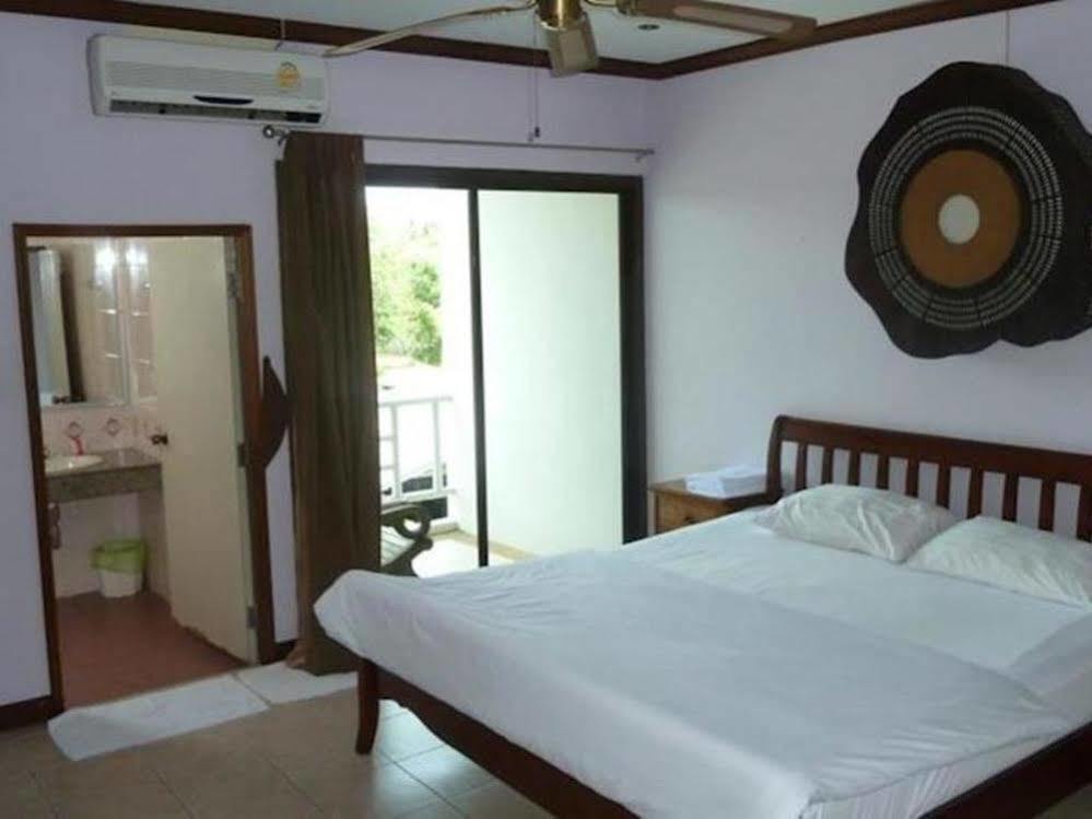 Super Green Hotel Chalong Exterior photo